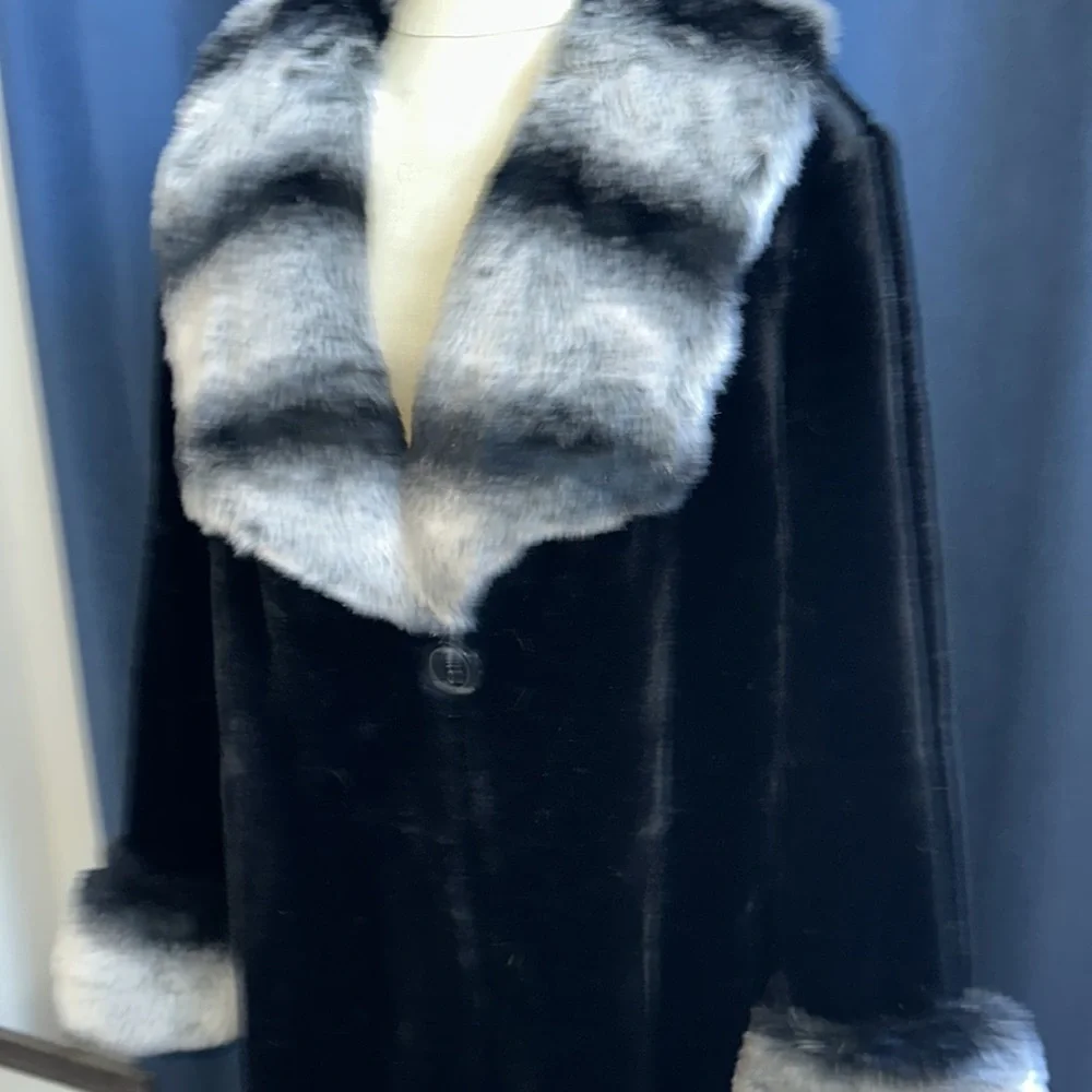 ⭐️SALE⭐️ Rachel Zoe Black Faux Fur Coat NWOT - Picture 4 of 17